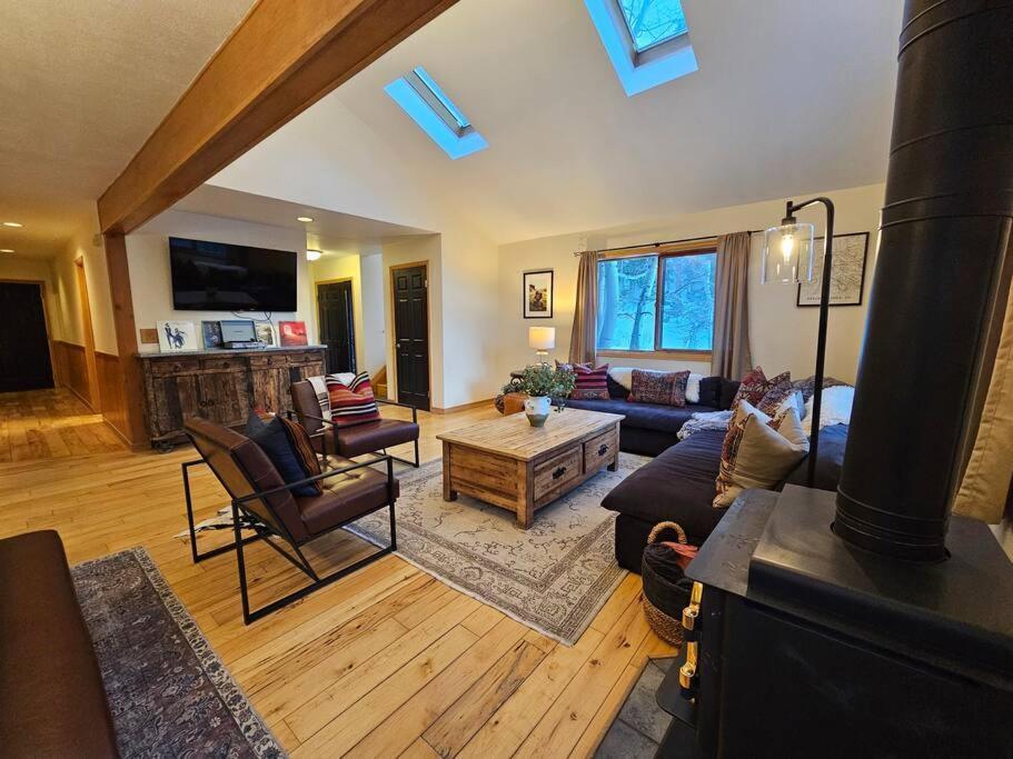 Private And Updated Breck Home With Hot Tub ブリッケンリッジ エクステリア 写真