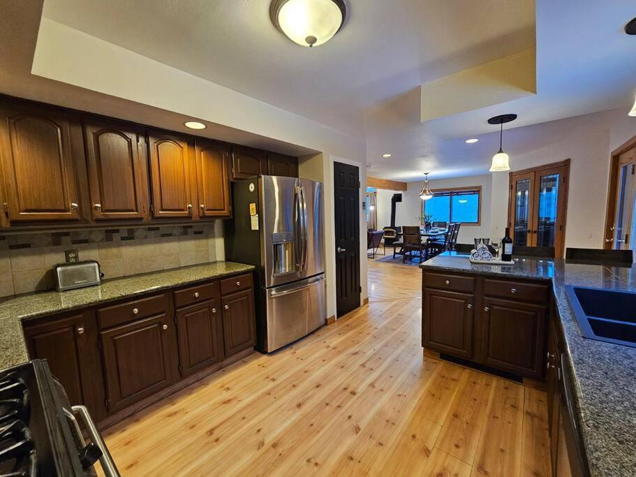 Private And Updated Breck Home With Hot Tub ブリッケンリッジ エクステリア 写真