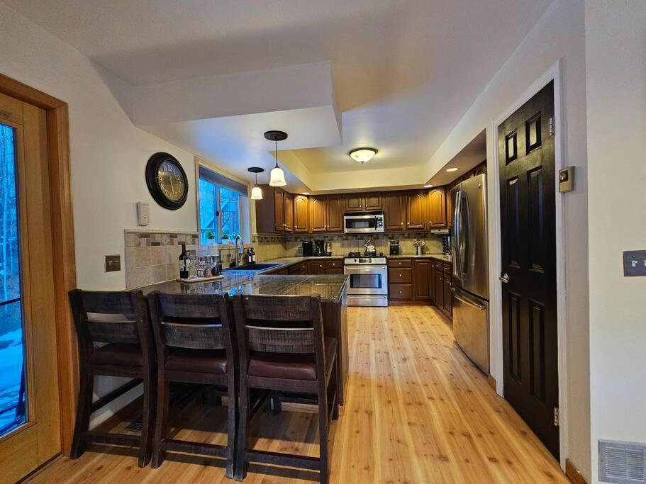 Private And Updated Breck Home With Hot Tub ブリッケンリッジ エクステリア 写真