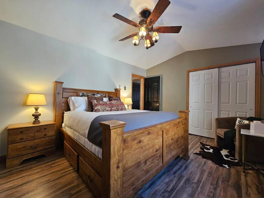 Private And Updated Breck Home With Hot Tub ブリッケンリッジ エクステリア 写真