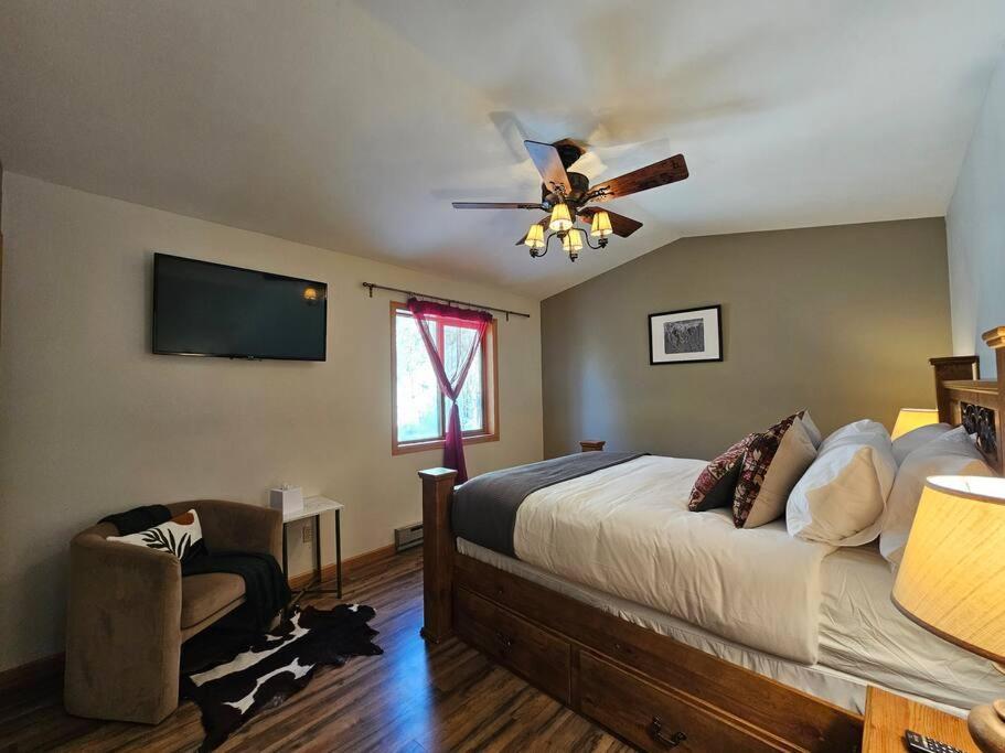 Private And Updated Breck Home With Hot Tub ブリッケンリッジ エクステリア 写真